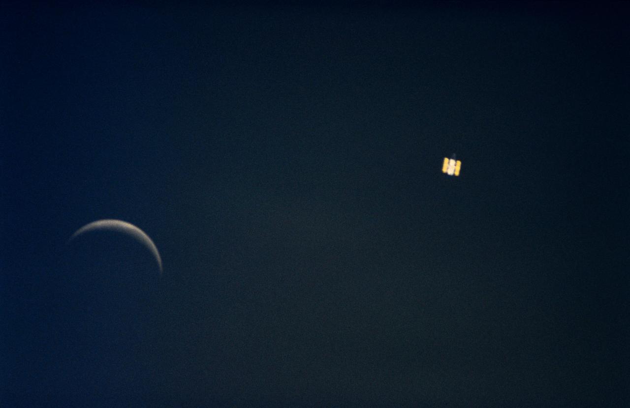 STS061-57-021 (2-12 Dec 1993) --- This scene, captured with a 35mm camera from inside the Space Shuttle Endeavour, shows the Earth-orbiting Hubble Space Telescope (HST) and the Moon together.