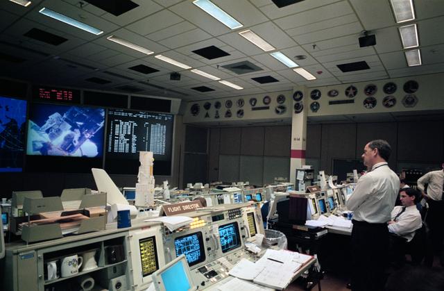NASA image: Mission control activity during STS-61 EVA