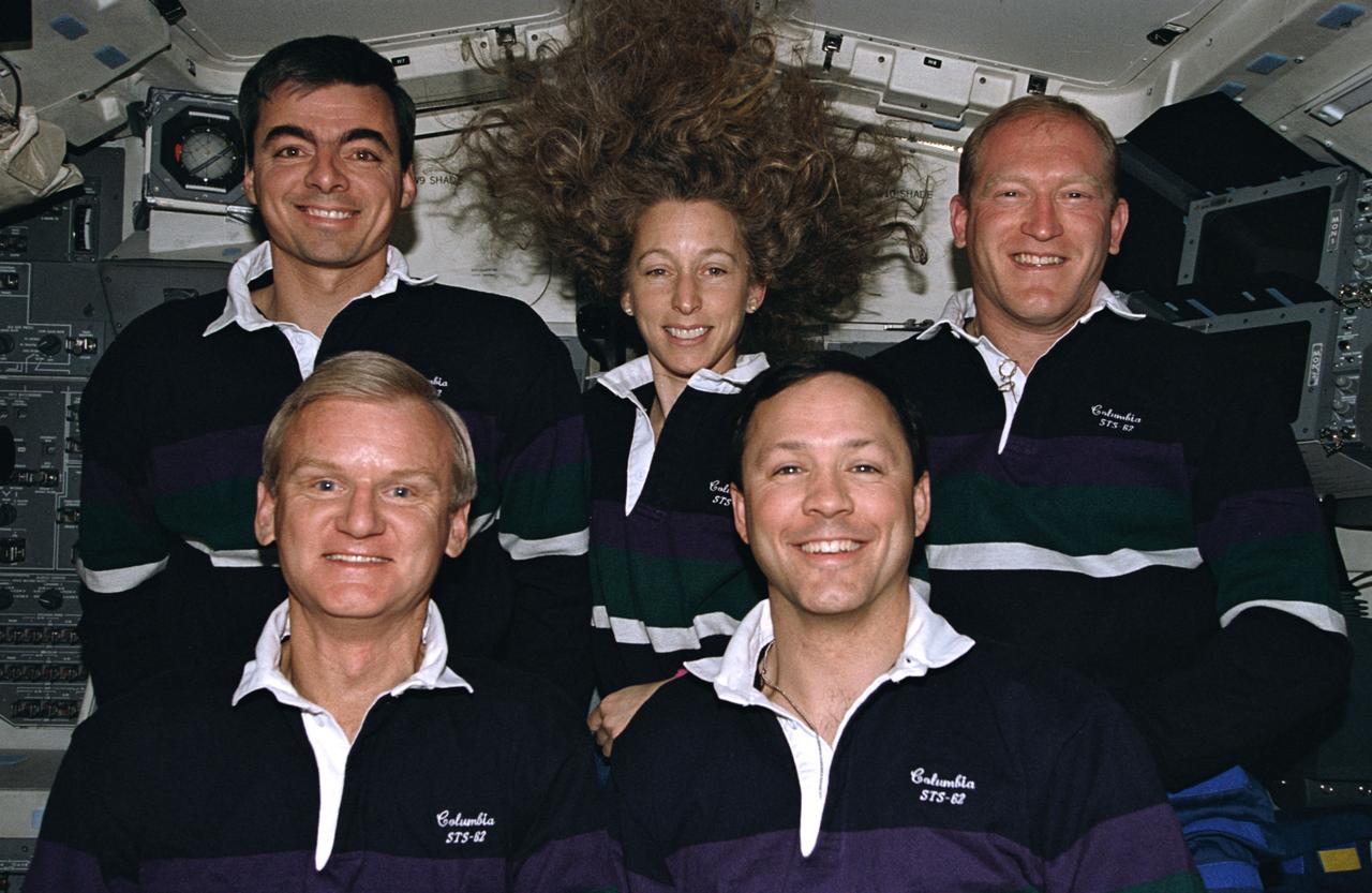 STS062-17-025 (4-18 March 1994) --- The five veteran astronaut crewmembers for NASA's STS-62 mission pose for the traditional inflight portrait on Columbia's aft flight deck. In front are astronauts John H. Casper (left), mission commander; and Pierre J. Thuot, mission specialist. In the rear are astronauts (left to right) Andrew M. Allen, pilot; Marsha S. Ivins and Charles D. (Sam) Gemar, mission specialists.