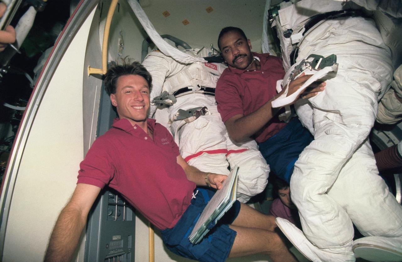 STS063-314-005 (9 Feb 1995) --- Astronaut's C. Michael Foale, mission specialist, (left) and Bernard A. Harris Jr., payload commander, prepare suits prior to their Extravehicular Activity (EVA).  This is one of 16 still photographs released by the NASA Johnson Space Center (JSC) Public Affairs Office (PAO) on February 14, 1995.  Others onboard the Space Shuttle Discovery were astronauts James D. Wetherbee, mission commander; Eileen M. Collins, pilot; mission specialists Janice E. Voss, and cosmonaut Vladimir G. Titov representing the Russian Space Agency (RSA).
