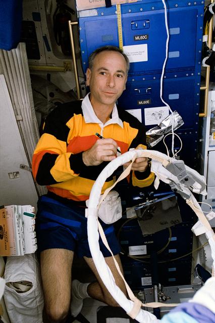 Astronaut Meade checks hose on SAFER prior to EVA