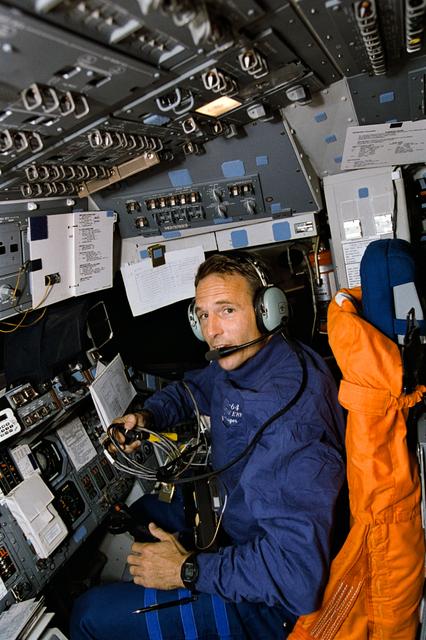 NASA image: Astronaut Linenger uses SAREX to communicate with students on Earth
