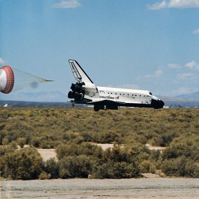 NASA image: STS-64 landing view