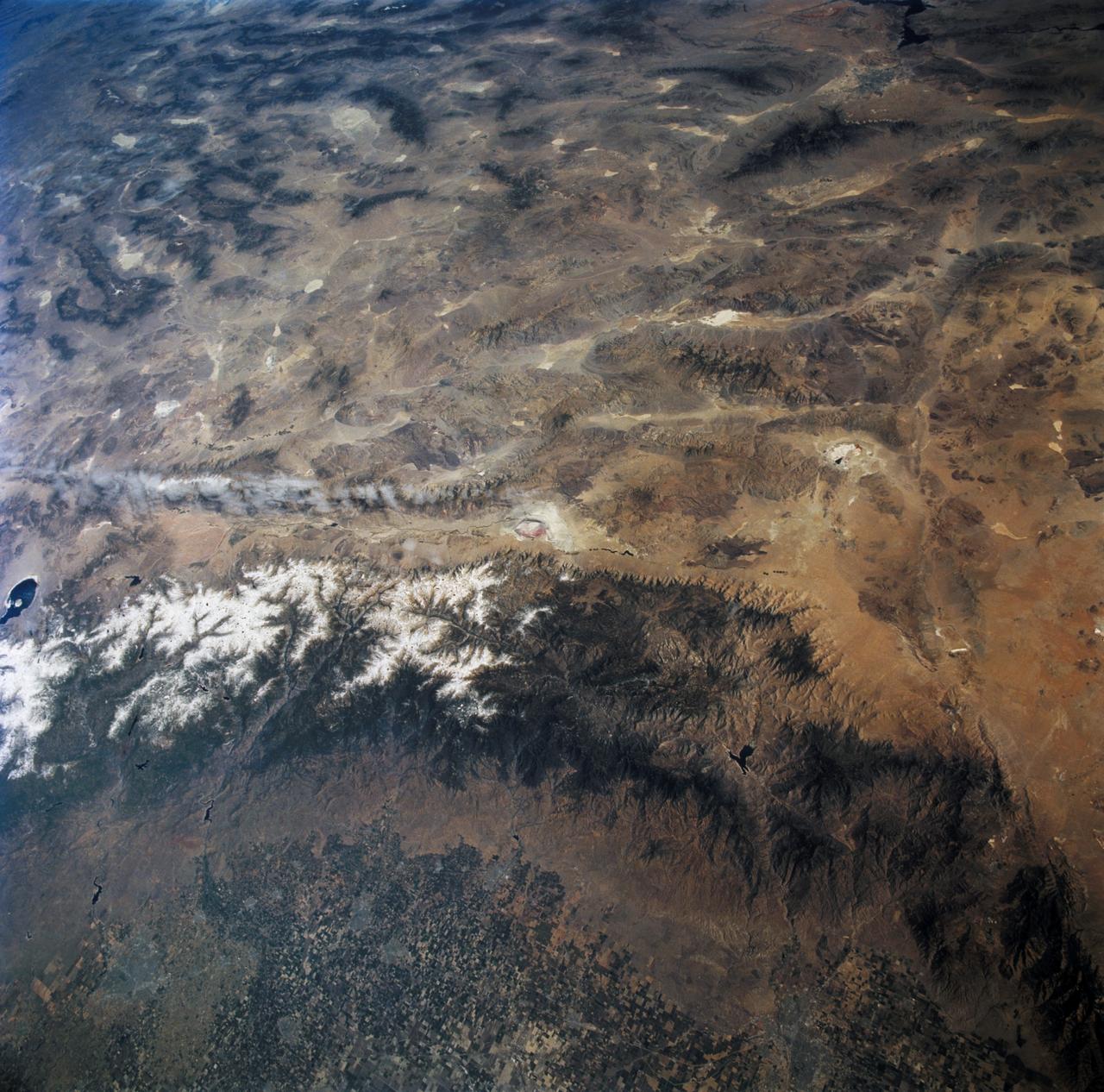 STS068-267-097 (30 September-11 October 1994) --- An extensive view eastward from the irrigated San Joaquin Valley in the foreground, across the Sierra Nevada (living up to its name in early October), into the desert of eastern California and Nevada (which has no snow, despite the name).  Mono Lake is just visible at the left edge of the frame; Owens Valley extends southward to Owens Lake, the next valley is Panamint Valley, and then Death Valley.  Las Vegas and Lake Mead are visible at the upper right of the frame.  The Space Radar Laboratory 2 (SRL-2) obtained extensive, multiple-pass data from many test sites within the region displayed, including Mammoth Mountain ski area south of Mono Lake, and in Death Valley.