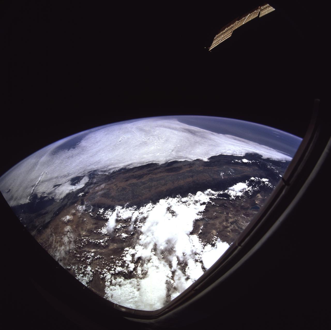 STS071-701-098 (27 June-7 July 1995) --- This wide-angle, west-looking view shows all of California, from the Los Angeles basin (left, at the coast), to the Oregon border (far right). A large cloud mass occupies the Pacific Ocean all the way to the horizon. The effect of interaction between the land and sea can be seen by the cloud patterns at the coast. San Francisco lies in the bay where clouds penetrate inland farthest (right of center). The central valley of California stands out very well as a cigar-shaped feature across the center of view - green in the middle, surrounded by a brown line, with dark green (forests) surrounding that.