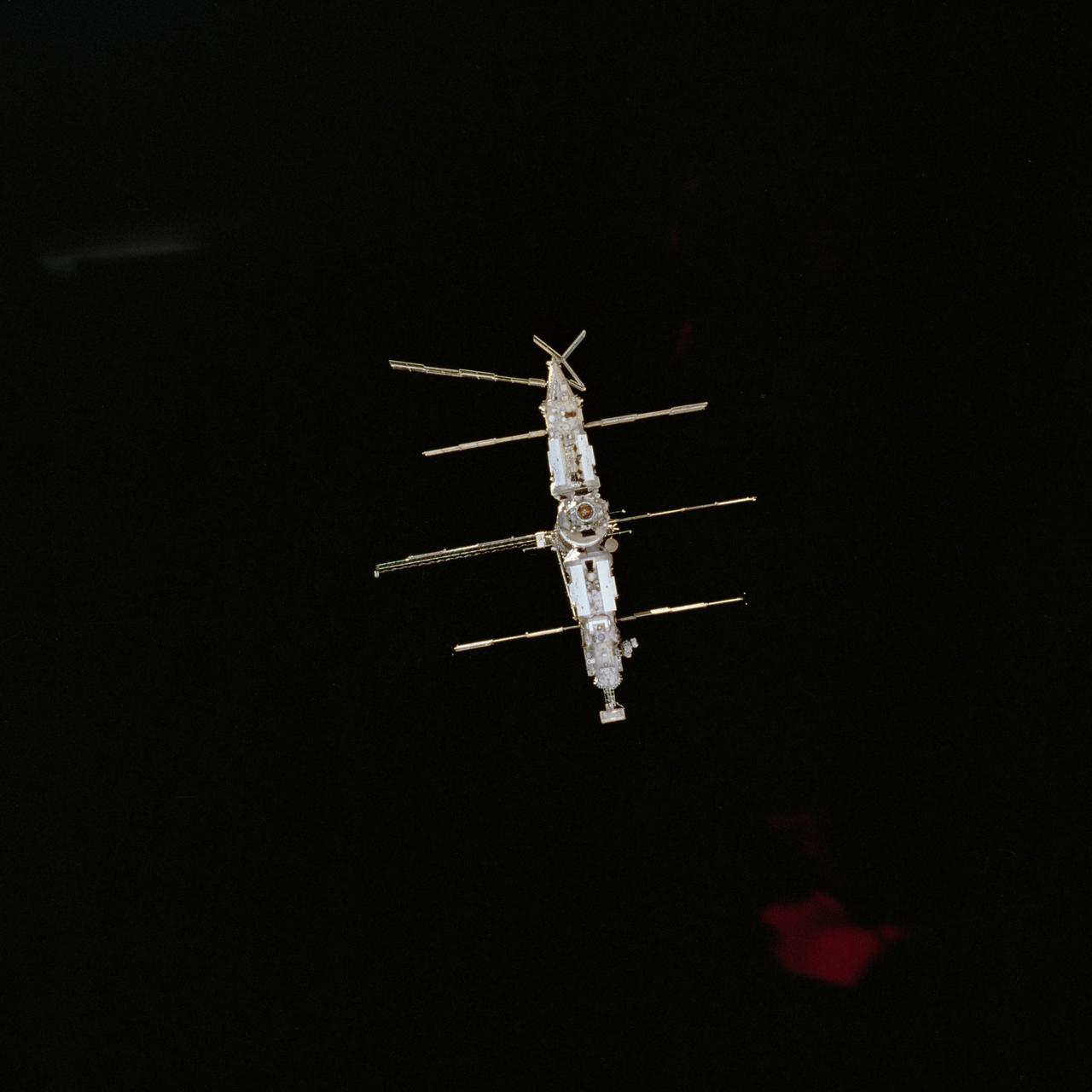 STS071-702-058 (29 June 1995) --- Russia's Mir Space Station is backdropped against the darkness of space, as photographed from the approaching space shuttle Atlantis on June 29, 1995. Five NASA astronauts and two cosmonauts were onboard Atlantis as it approached the Mir, which has been home for the three-member Mir-18 crew since March of this year.