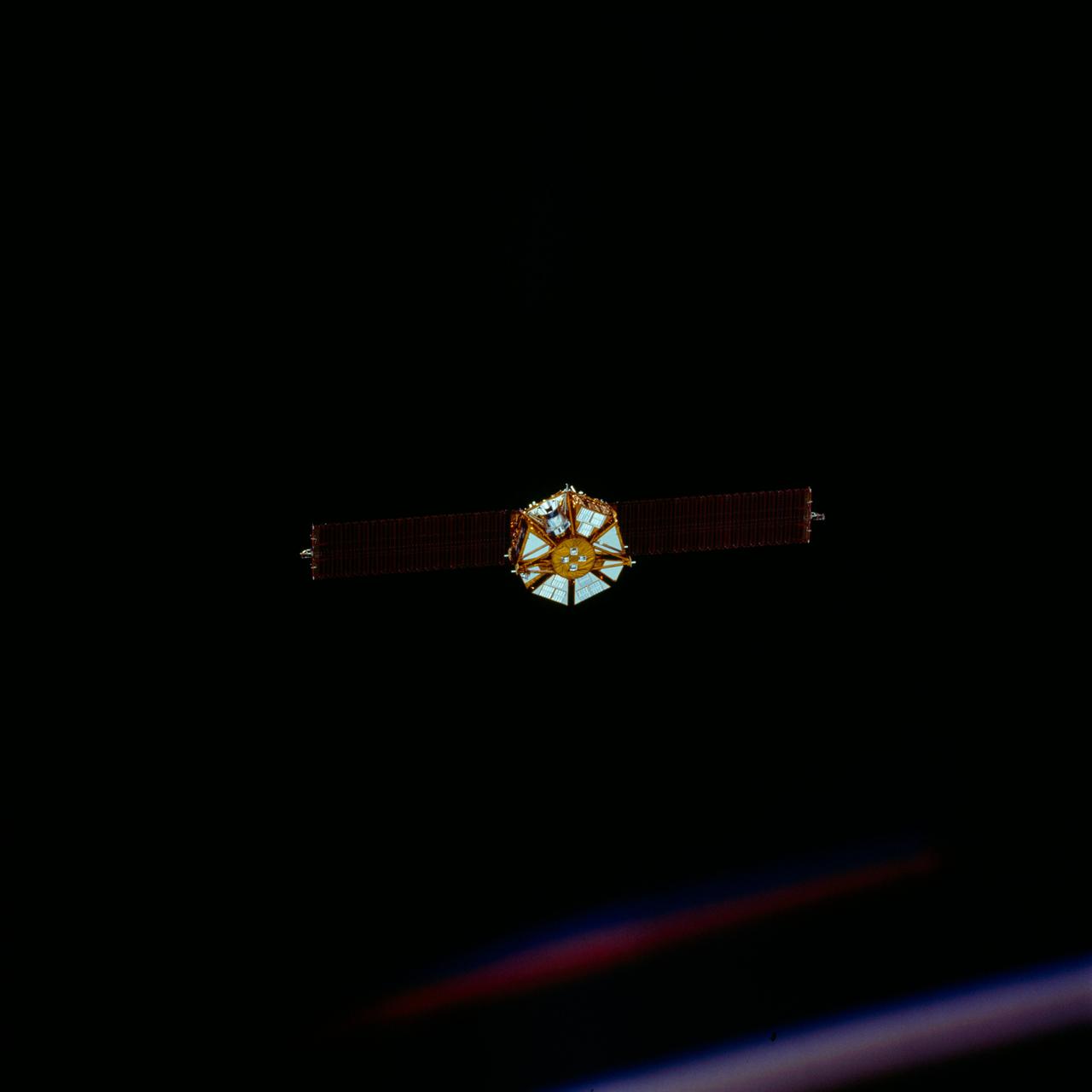 STS072-720-042 (13 Jan. 1996) --- The crew members captured this 70mm view of the Japanese Space Flyer Unit (SFU) just prior to the jettisoning of the solar panels. Later, they used the Remote Manipulator System (RMS) to latch onto the satellite and berth it in the Space Shuttle Endeavour’s aft cargo bay.