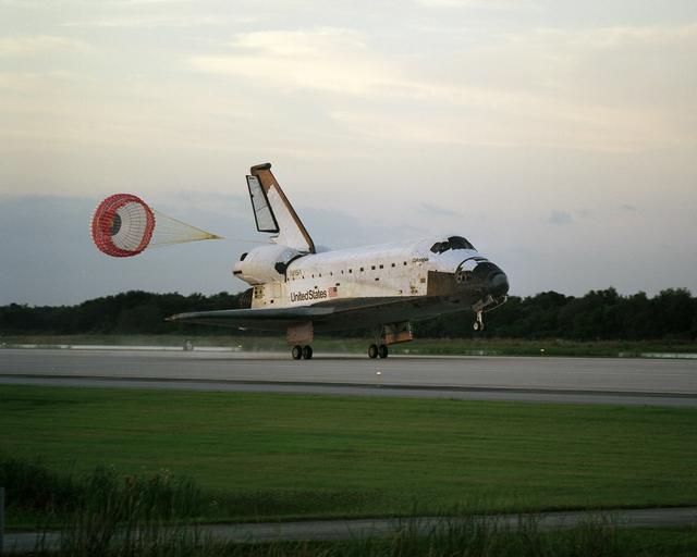 NASA image: STS-73 Landing views