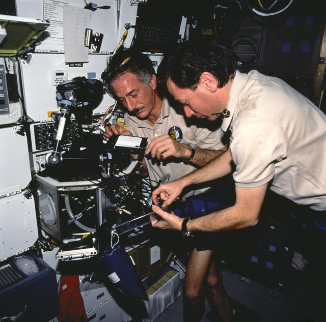 Middeck Glovebox Facility (MGBX)