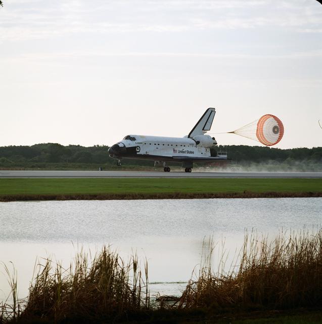 NASA image: STS-77 landing view