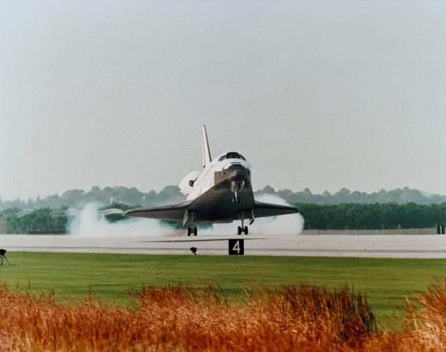NASA image: View of the STS-77 Endeavour landing at KSC