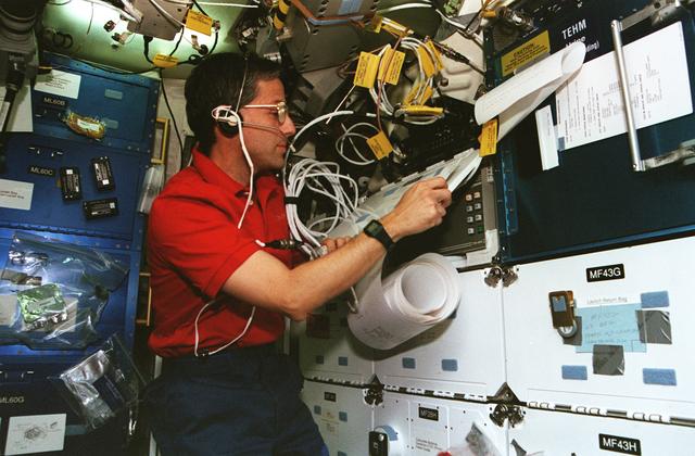 NASA image: Astronaut Apt on the middeck with TIPS messages