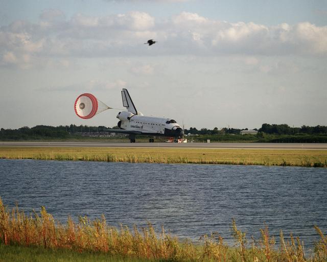 NASA image: STS-79 landing views