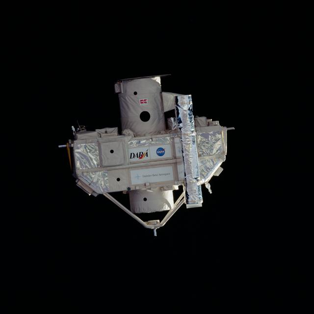 NASA image: ORFEUS-SPAS, satellite grows larger as shuttle moves closer during rendezvous