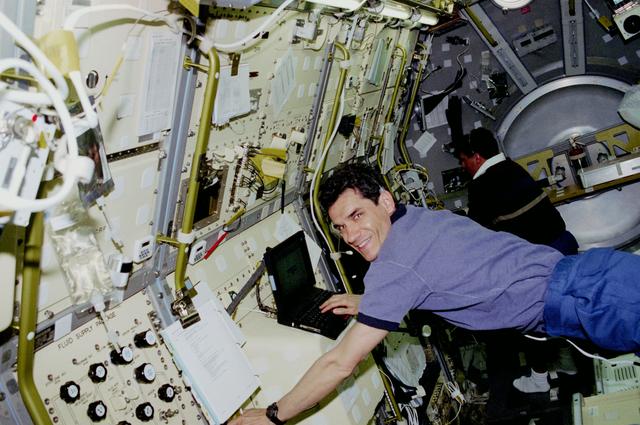 NASA image: CM-1 - MS Thomas and PS Linteris in Spacelab