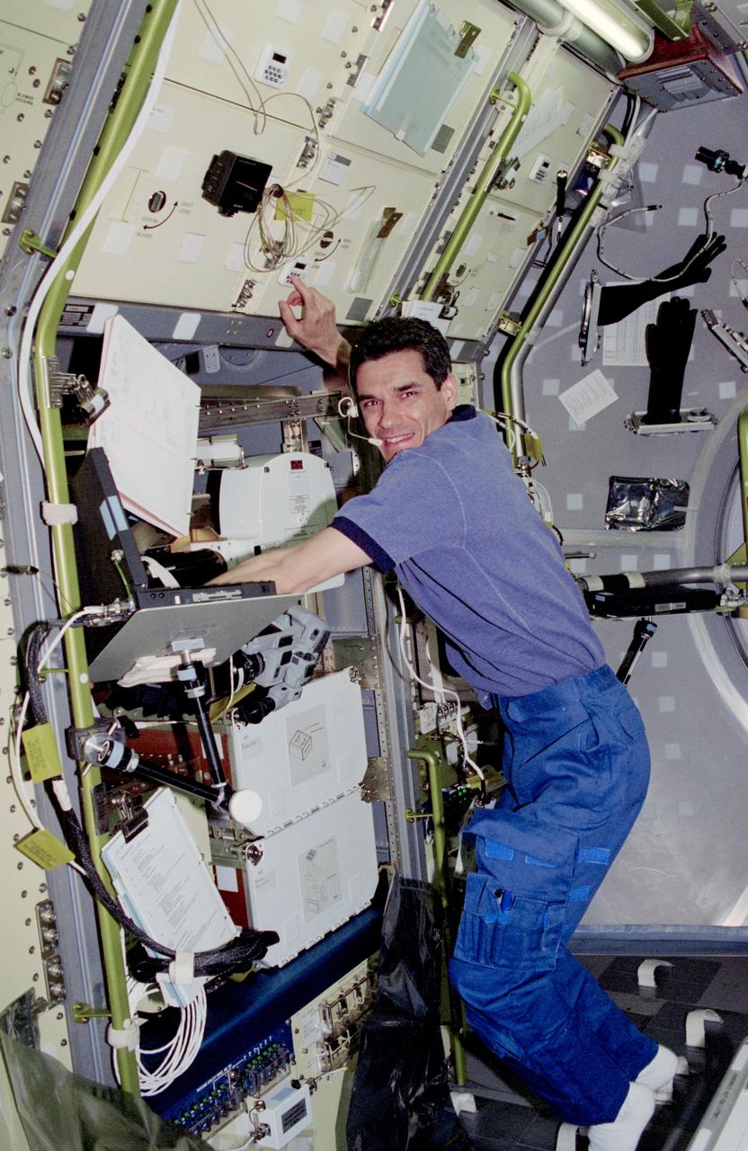 STS083-306-002 (4-8 April 1997) --- Payload specialist Gregory T. Linteris, talks to ground controllers while updating progress on an experiment in the Spacelab Science Module. Linteris, along with five other NASA astronauts and a second payload specialist supporting the Microgravity Sciences Laboratory (MSL-1) mission were less than a fourth of the way through a scheduled 16-day flight when a power problem cut short their planned stay.
