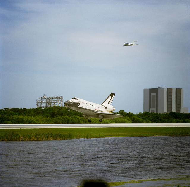NASA image: STS-83 landing views