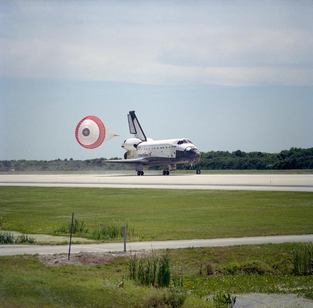 NASA image: STS-83 landing views