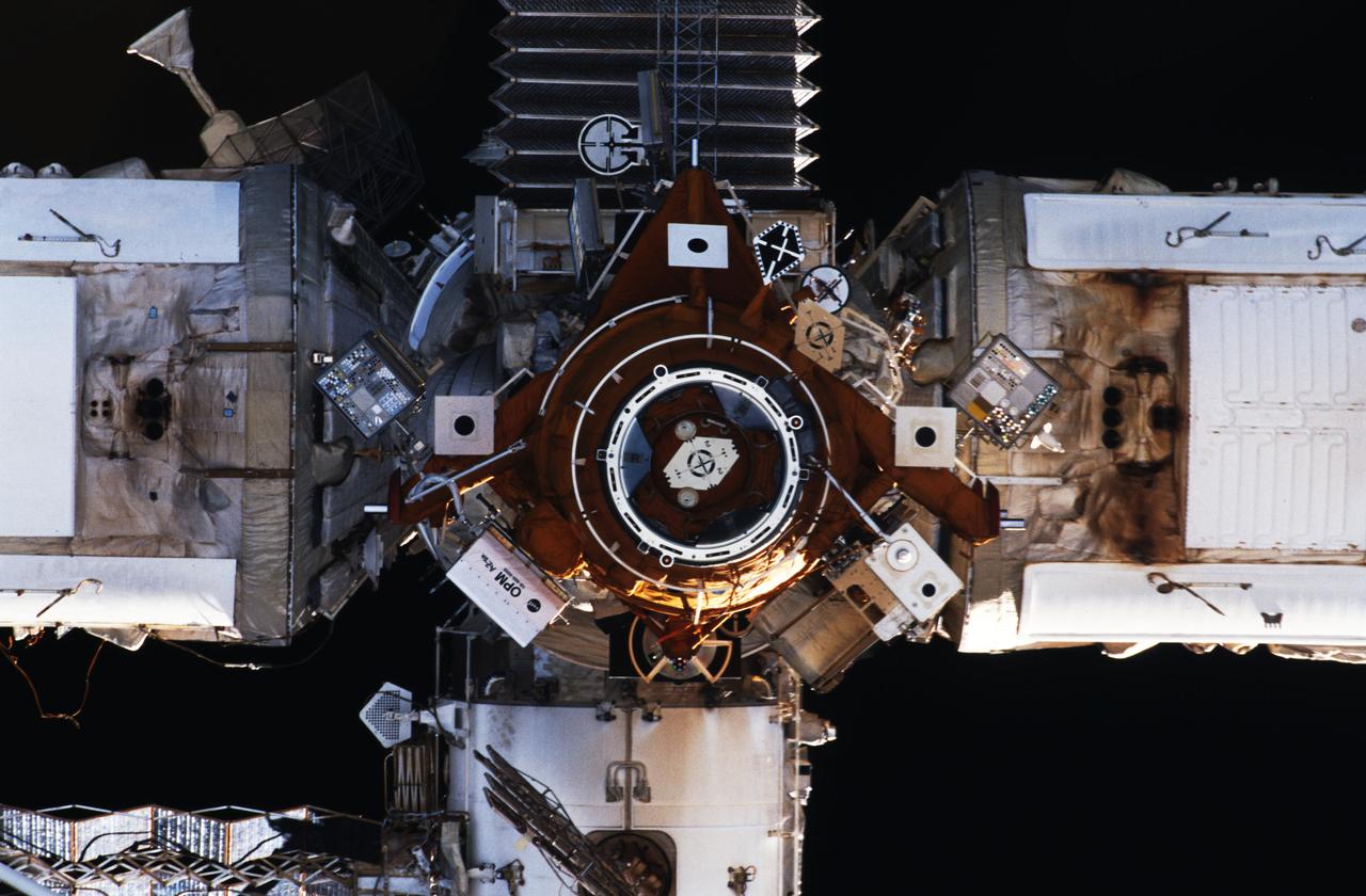 STS084-350-023 (15-24 May 1997) --- A Space Shuttle point-of-view frame showing the docking port and target during rendezvous with Russia's Mir Space Station. The picture should be held horizontally with the retracted Kristall solar array at top. Other elements partially visible are Kvant-2 (left), Spektr (right) and Core Module (bottom).