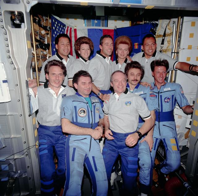 NASA image: STS-84 and Mir 23 crews take portraits in the Spacehab
