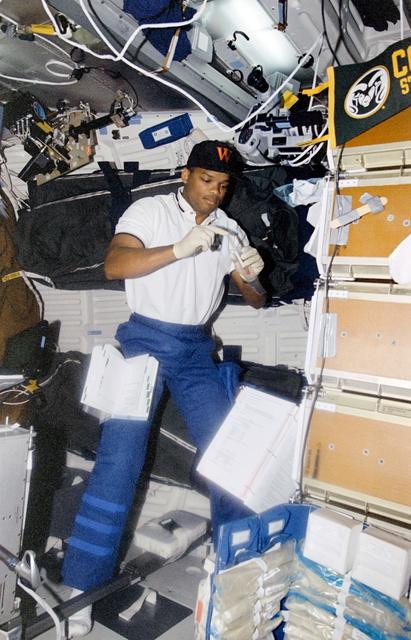 NASA image: BDS, Curbeam works with middeck experiment