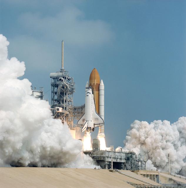 NASA image: STS-85 Discovery OV-103 launch