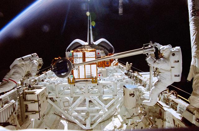 NASA image: Scott and Doi conduct tool evaluations during second EVA of STS-87