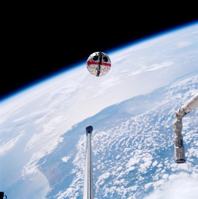 NASA image: RME 1323 and DTO 671 during second EVA of STS-87