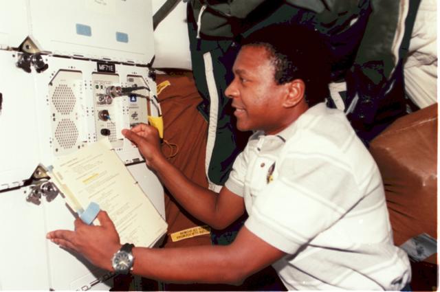 STS089-357-003 (22-31 Jan. 1998) --- Astronaut Michael P. Anderson, STS-89 mission specialist, works on Endeavour's middeck with the Closed Equilibrated Biological Aquatic System (CEBAS), an experiment developed by the German Space Agency (DLR).  The CEBAS mini-module, a middeck habitat for aquatic organisms, enables scientists to conduct various gravity-related experiments in the areas of zoology, botany and developmental biology, as well as in interdisciplinary areas such as scientific research on artificial ecosystems. Photo credit: NASA