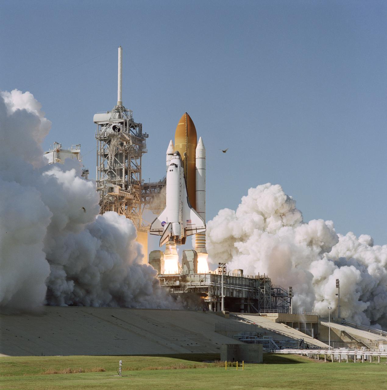 STS095-S-007 (29 Oct. 1998) --- The space shuttle Discovery lifts off Launch Pad 39B to begin a nine-day mission in Earth-orbit. Launch was at 2:19 p.m. (EST), Oct. 29, 1998. Onboard were Curtis L. Brown Jr., Steven W. Lindsey, Scott F. Parazynski, Steven K. Robinson, Pedro Duque, United States Senator John H. Glenn Jr. and Chiaki Naito-Mukai. Duque is a mission specialist representing the European Space Agency (ESA) and Mukai is a payload specialist representing Japan's National Space Development Agency (NASDA). Glenn, making his second spaceflight but his first in 36 years, joins Mukai as a payload specialist on the mission. Photo credit: NASA