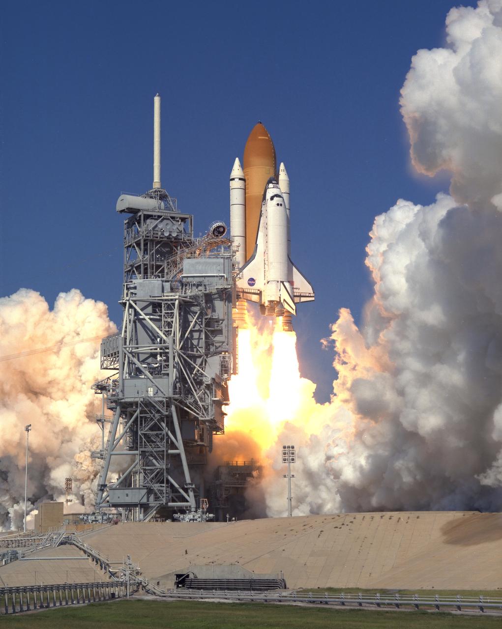 STS095-S-009 (29 Oct. 1998) --- The space shuttle Discovery lifts off Launch Pad 39B to begin a nine-day mission in Earth-orbit. Launch was at 2:19 p.m. (EST), Oct. 29, 1998. Onboard were Curtis L. Brown Jr., Steven W. Lindsey, Scott F. Parazynski, Steven K. Robinson, Pedro Duque, United States Senator John H. Glenn Jr. and Chiaki Naito-Mukai. Duque is a mission specialist representing the European Space Agency (ESA) and Mukai is a payload specialist representing Japan's National Space Development Agency (NASDA). Glenn, making his second spaceflight but his first in 36 years, joins Mukai as a payload specialist on the mission. Photo credit: NASA