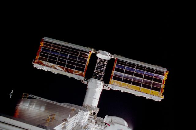 NASA image: P6 Truss, starboard PV solar array wing deployment