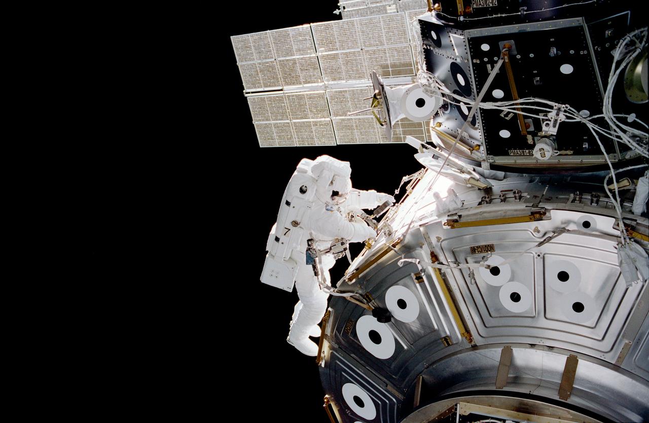 STS097-375-029 (5 December 2000) --- Astronaut Carlos I. Noriega, STS-97 mission specialist, works on the U.S.-built Unity node during the second of the flight&#0146;s three space walks on the International Space Station (ISS).