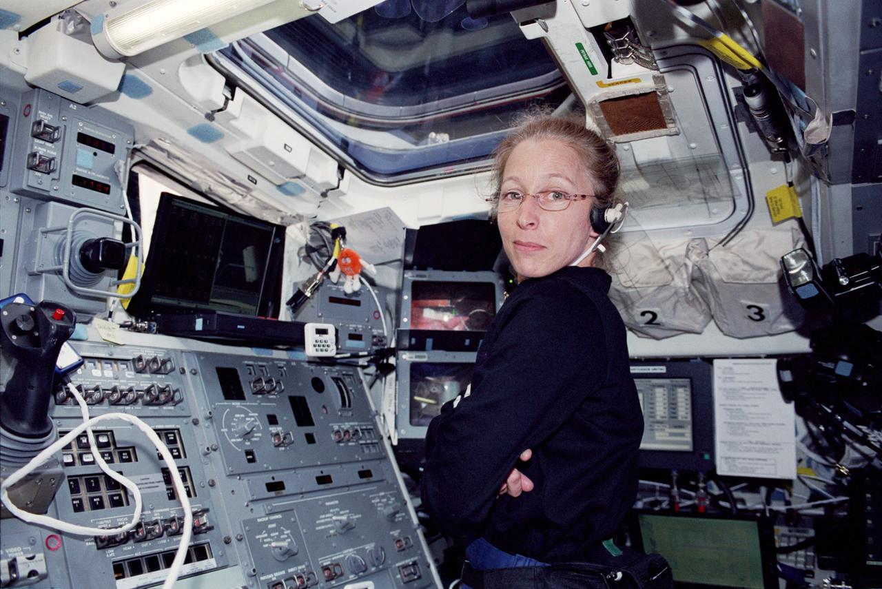 STS098-351-0013 (7-20 February 2001) --- Astronaut Marsha S. Ivins, mission specialist, spent a great deal of time on the aft flight deck of the Space Shuttle Atlantis during space walks and other important activities of the STS-98/5a mission.