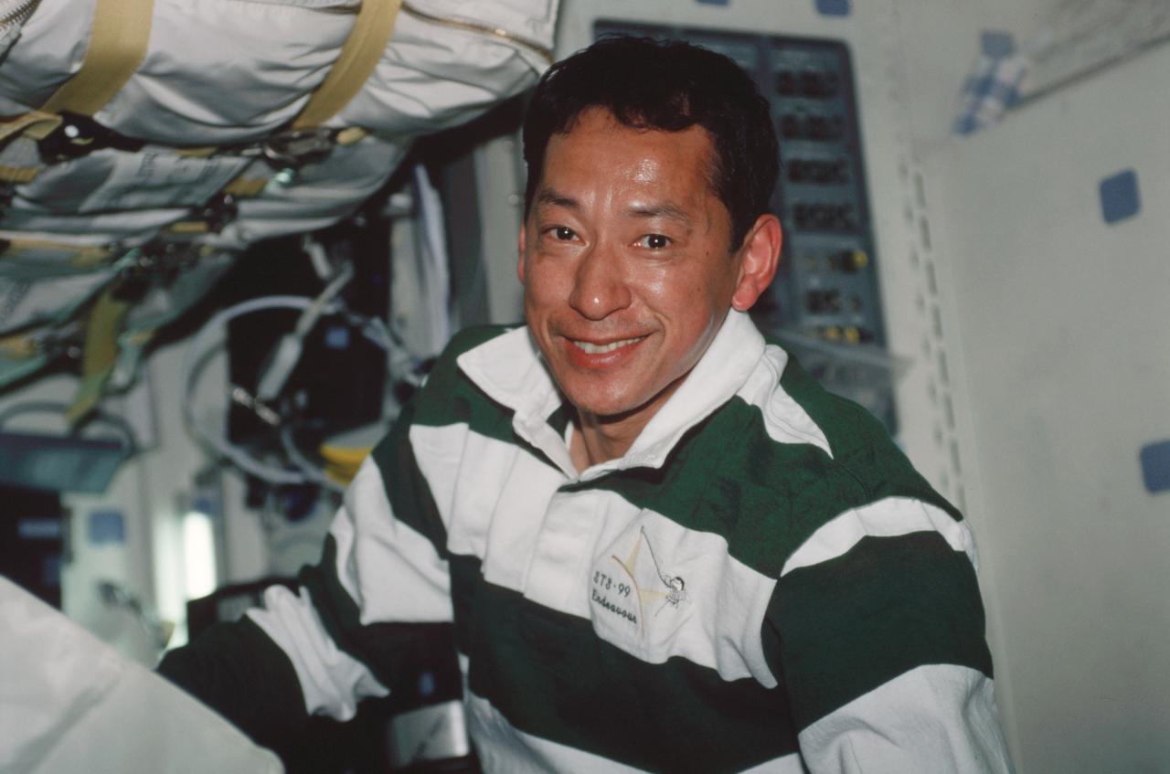 STS099-303-019 (11-22 February 2000) ---  Astronaut Mamoru Mohri, mission specialist, supports SRTM's Blue Team on  Endeavour's middeck. He is with Japan's National Space Development Agency (NASDA).