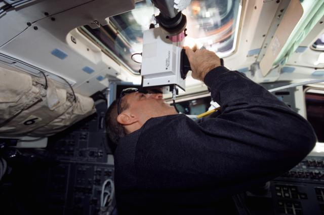 NASA image: STS-109 MS Linnehan on aft flight deck with laser rangefinder