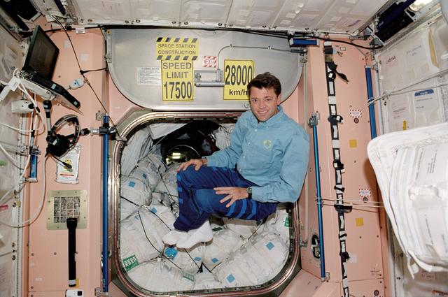 NASA image: CDR Ashby in entrance to the Node 1/Unity module