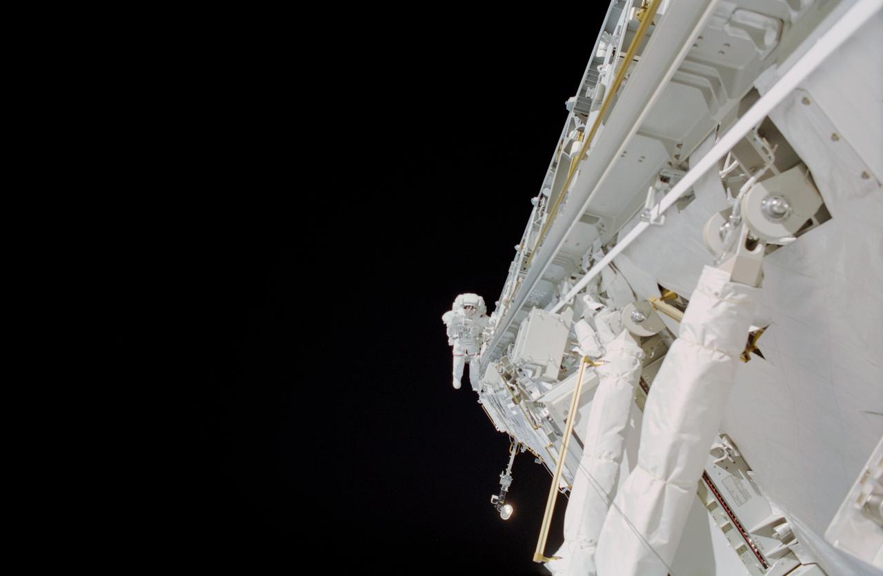 STS113-307-006 (30 November 2002) --- Astronaut Michael E. Lopez-Alegria, STS-113 mission specialist, traverses along the Starboard One (S1) truss on the International Space Station (ISS) during the mission’s third and final scheduled spacewalk.