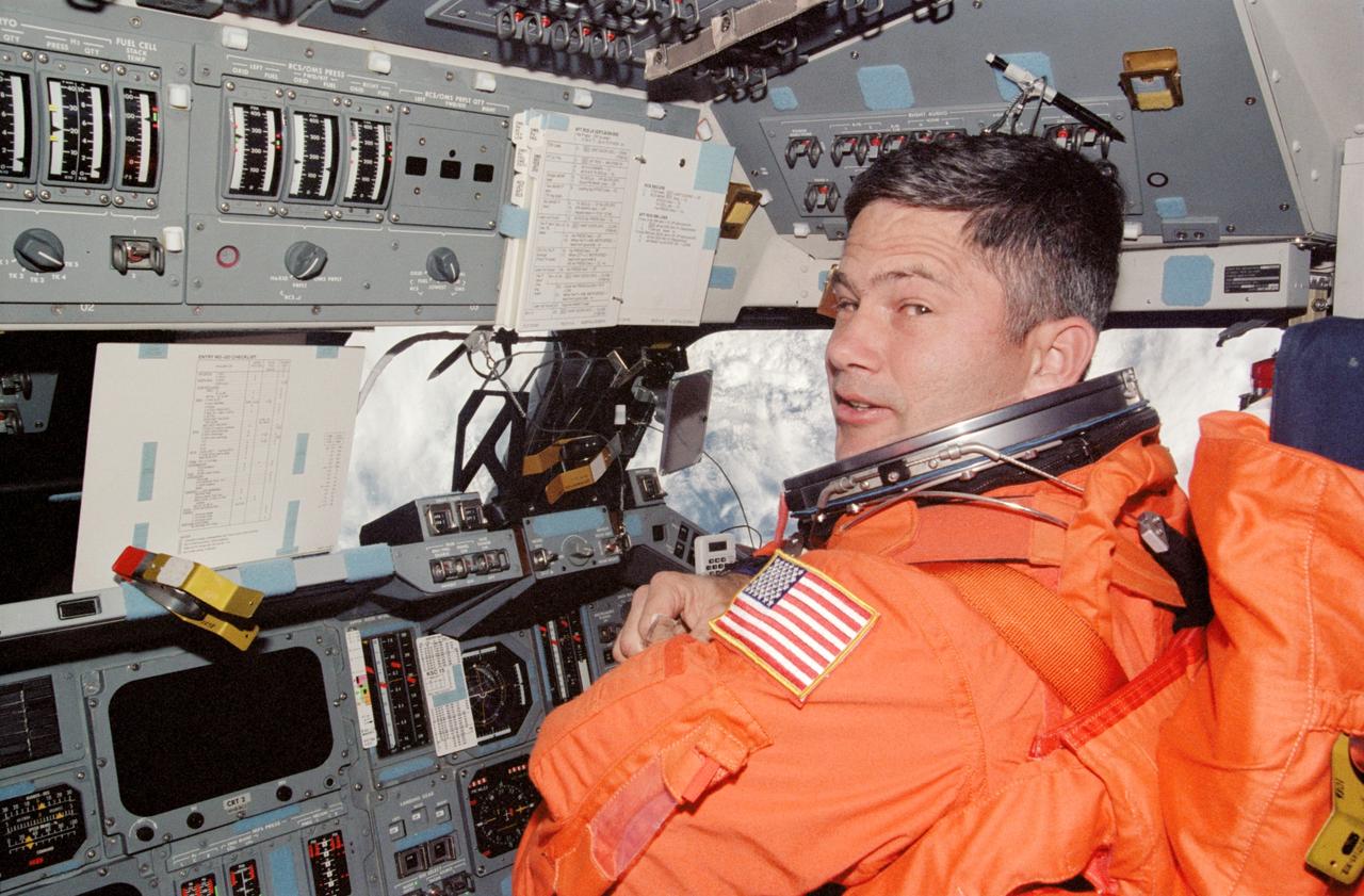 STS113-338-002 (4 December 2002) --- Astronaut Paul S. Lockhart, STS-113 pilot, occupies the pilot’s station on the forward flight deck of the Space Shuttle Endeavour. Lockhart is wearing his shuttle launch and entry suit.