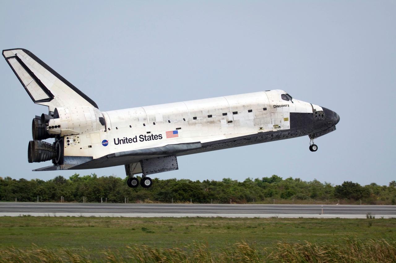 STS119-S-073 (28 March 2009) --- Space Shuttle Discovery approaches landing on Runway 15 of the Shuttle Landing Facility at NASA's Kennedy Space Center, concluding the 13-day, 5.3-million mile journey of the STS-119 mission to the International Space Station. Onboard are NASA astronauts Lee Archambault, commander; Tony Antonelli, pilot; Steve Swanson, Richard Arnold, Joseph Acaba, John Phillips and Sandra Magnus, all mission specialists. The main landing gear touched down at 3:13:17 p.m. (EDT) on March 28, 2009. The nose gear touched down at 3:13:40 p.m. and wheels stop was at 3:14:45 p.m. During the mission, Discovery?s crew delivered and installed the final pair of large power-generating solar array wings and the S6 truss segment to the starboard, or right, side of the station and accomplished important tasks to prepare the station for future upgrades and additions later this year.