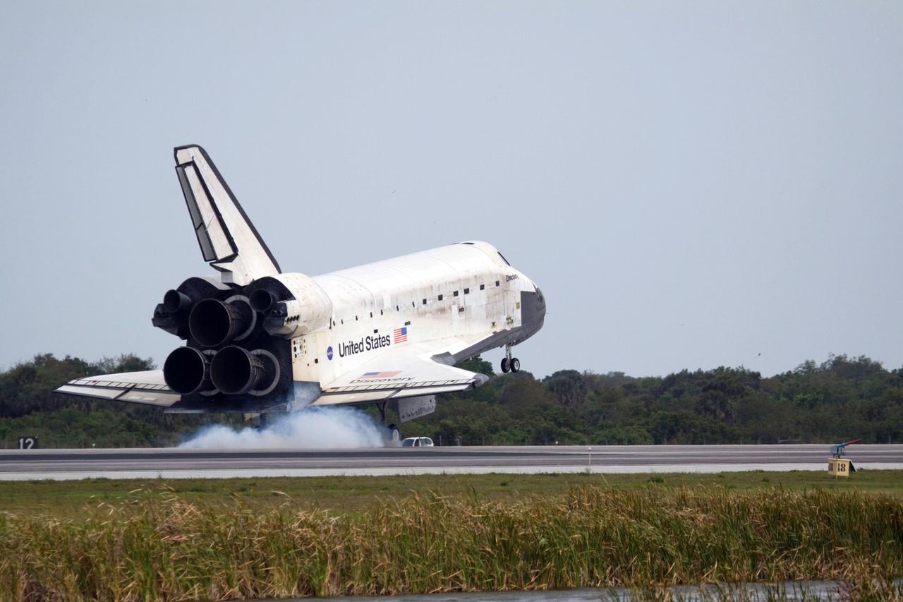 STS119-S-074 (28 March 2009) --- Space Shuttle Discovery touches down on Runway 15 of the Shuttle Landing Facility at NASA's Kennedy Space Center, concluding the 13-day, 5.3-million mile journey of the STS-119 mission to the International Space Station. Onboard are NASA astronauts Lee Archambault, commander; Tony Antonelli, pilot; Steve Swanson, Richard Arnold, Joseph Acaba, John Phillips and Sandra Magnus, all mission specialists. The main landing gear touched down at 3:13:17 p.m. (EDT) on March 28, 2009. The nose gear touched down at 3:13:40 p.m. and wheels stop was at 3:14:45 p.m. During the mission, Discovery?s crew delivered and installed the final pair of large power-generating solar array wings and the S6 truss segment to the starboard, or right, side of the station and accomplished important tasks to prepare the station for future upgrades and additions later this year.
