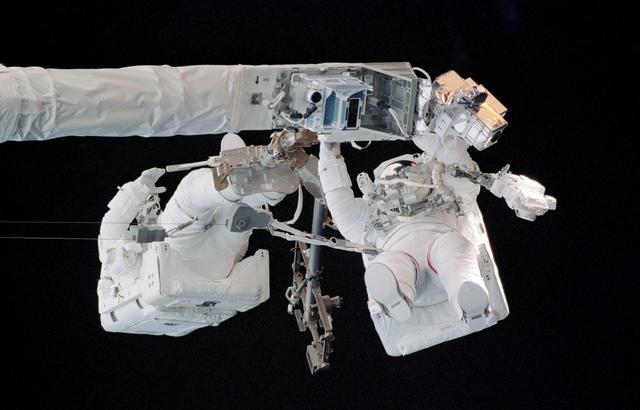 NASA image: Sellers and Fossum on the end of the OBSS during EVA1 on STS-121 / Expedition 13 joint operations