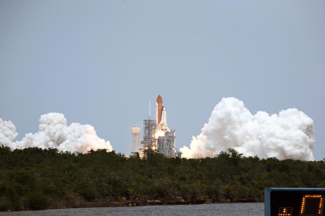 NASA image: Launch of Space Shuttle Atlantis / STS-125 Mission