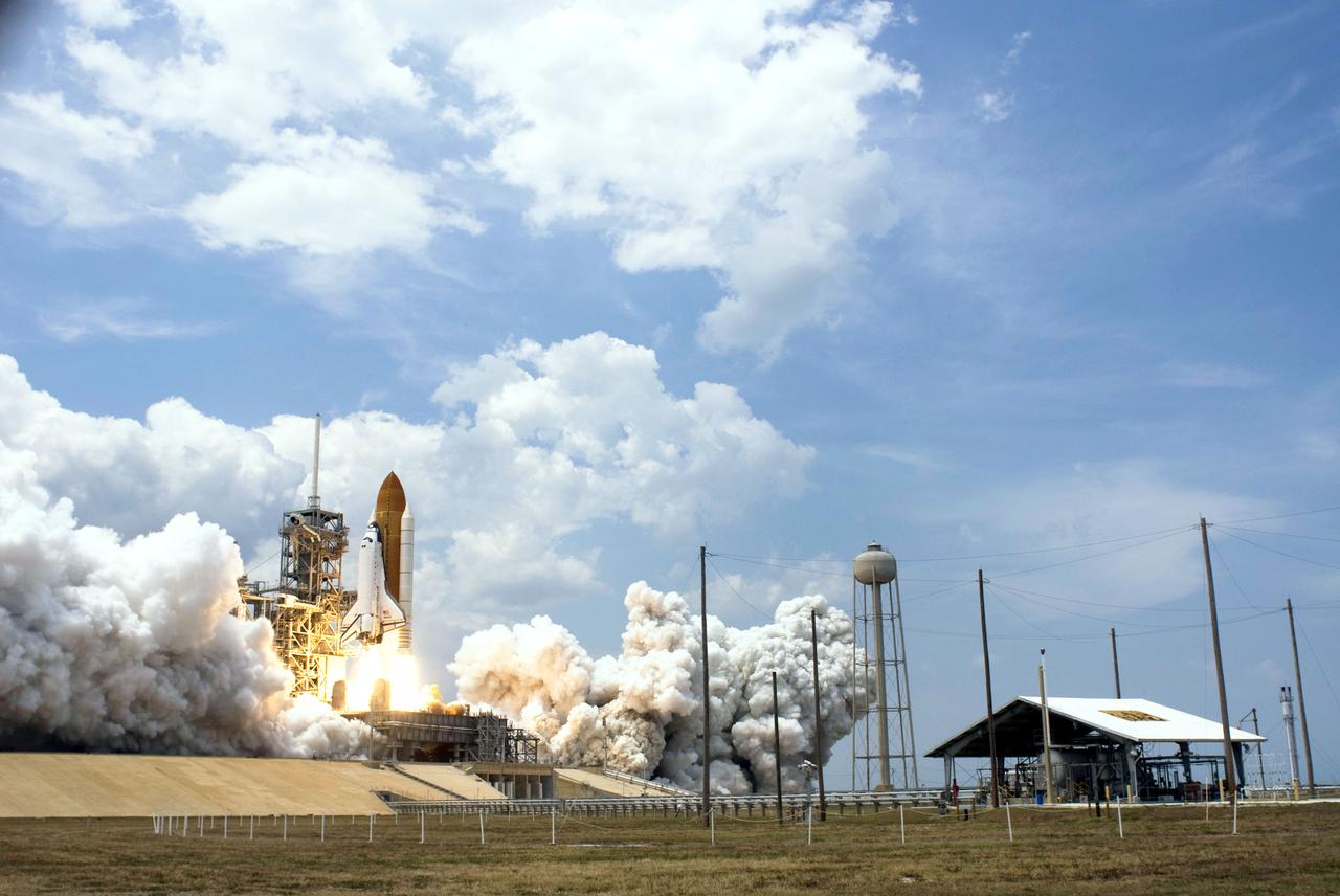 STS125-S-036 (11 May 2009) --- Space Shuttle Atlantis and its seven-member STS-125 crew head toward Earth orbit and rendezvous with NASA?s Hubble Space Telescope. Liftoff was on time at 2:01 p.m. (EDT) on May 11, 2009 from launch pad 39A at NASA's Kennedy Space Center. Onboard are astronauts Scott Altman, commander; Gregory C. Johnson, pilot; Michael Good, Megan McArthur, John Grunsfeld, Mike Massimino and Andrew Feustel, all mission specialists. Atlantis' 11-day flight will include five spacewalks to refurbish and upgrade the telescope with state-of-the-art science instruments that will expand Hubble's capabilities and extend its operational lifespan through at least 2014. The payload includes Wide Field Camera 3, fine guidance sensor and the Cosmic Origins Spectrograph.