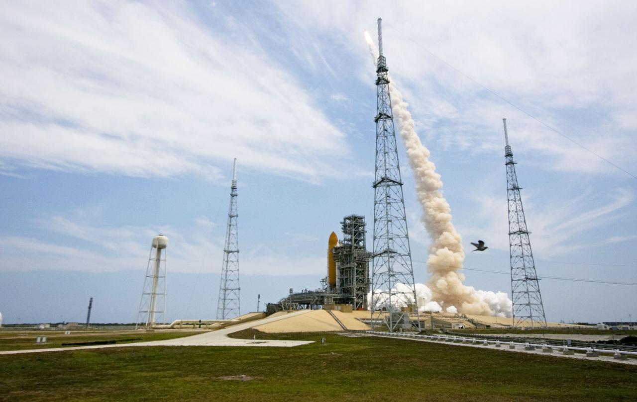 STS125-S-050 (11 May 2009) --- The launch of Space Shuttle Atlantis from launch pad 39A at NASA's Kennedy Space Center in Florida is viewed from behind launch pad 39B. On pad 39B is Space Shuttle Endeavour, which can launch, if needed, for rescue of Atlantis? crew during its STS-125 mission to service NASA?s Hubble Space Telescope. Liftoff of Atlantis was on time at 2:01 p.m. (EDT) on May 11, 2009. Onboard are astronauts Scott Altman, commander; Gregory C. Johnson, pilot; Michael Good, Megan McArthur, John Grunsfeld, Mike Massimino and Andrew Feustel, all mission specialists. Atlantis' 11-day flight will include five spacewalks to refurbish and upgrade the telescope with state-of-the-art science instruments that will expand Hubble's capabilities and extend its operational lifespan through at least 2014. The payload includes a Wide Field Camera 3, Fine Guidance Sensor and the Cosmic Origins Spectrograph.
