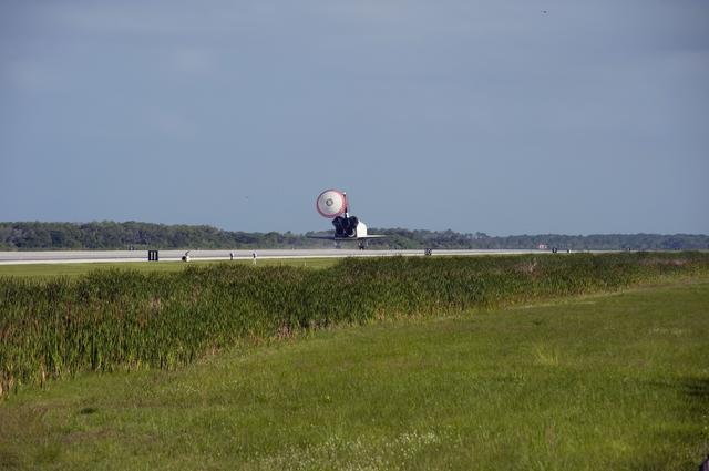 NASA image: STS-132 Space Shuttle Atlantis Landing