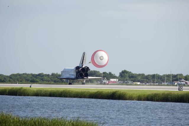NASA image: STS-132 Space Shuttle Atlantis Landing