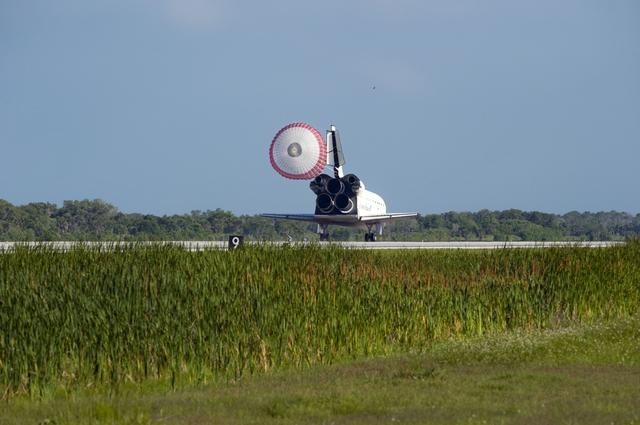 NASA image: STS-132 Space Shuttle Atlantis Landing