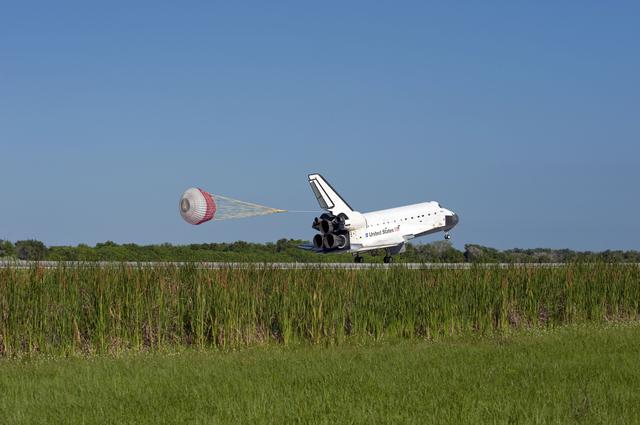 NASA image: STS-132 Space Shuttle Atlantis Landing