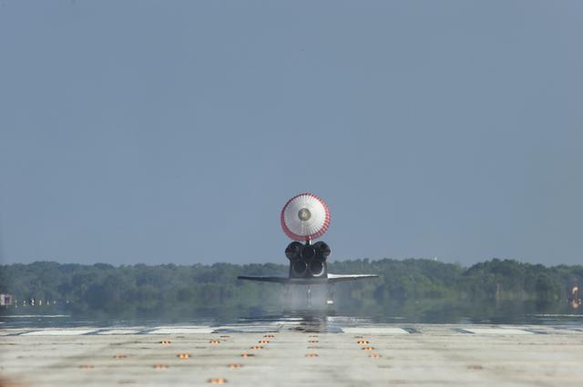 NASA image: STS-132 Space Shuttle Atlantis Landing